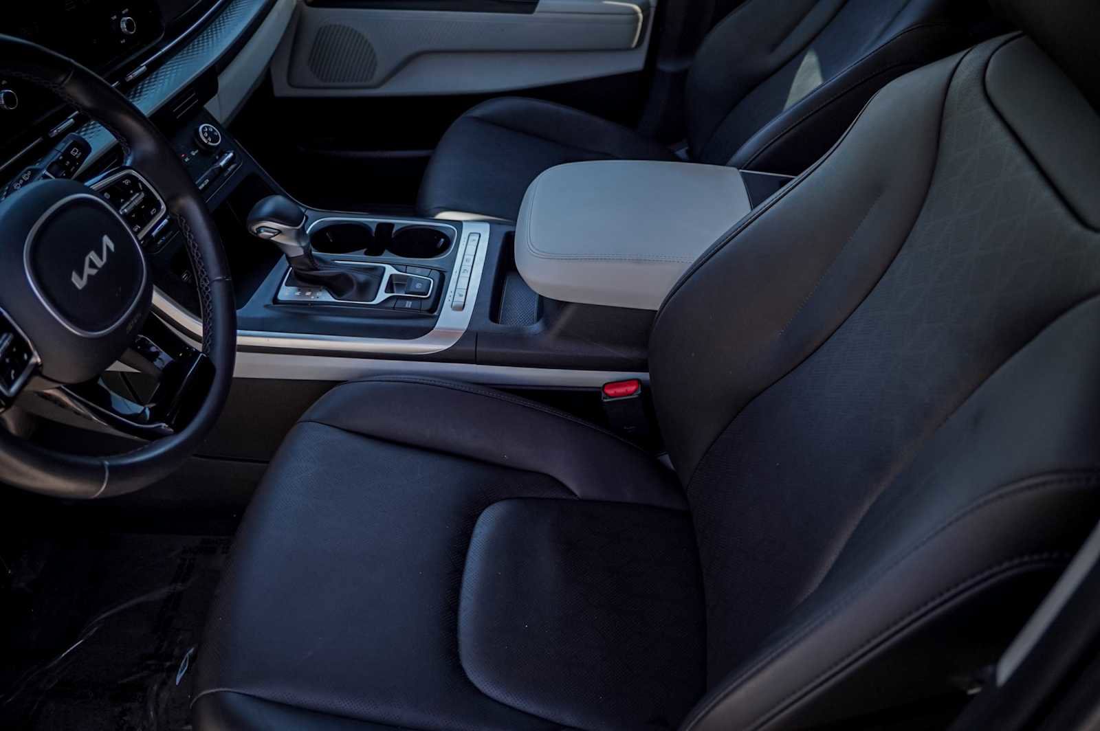 Certified 2024 Kia Carnival LX image 11