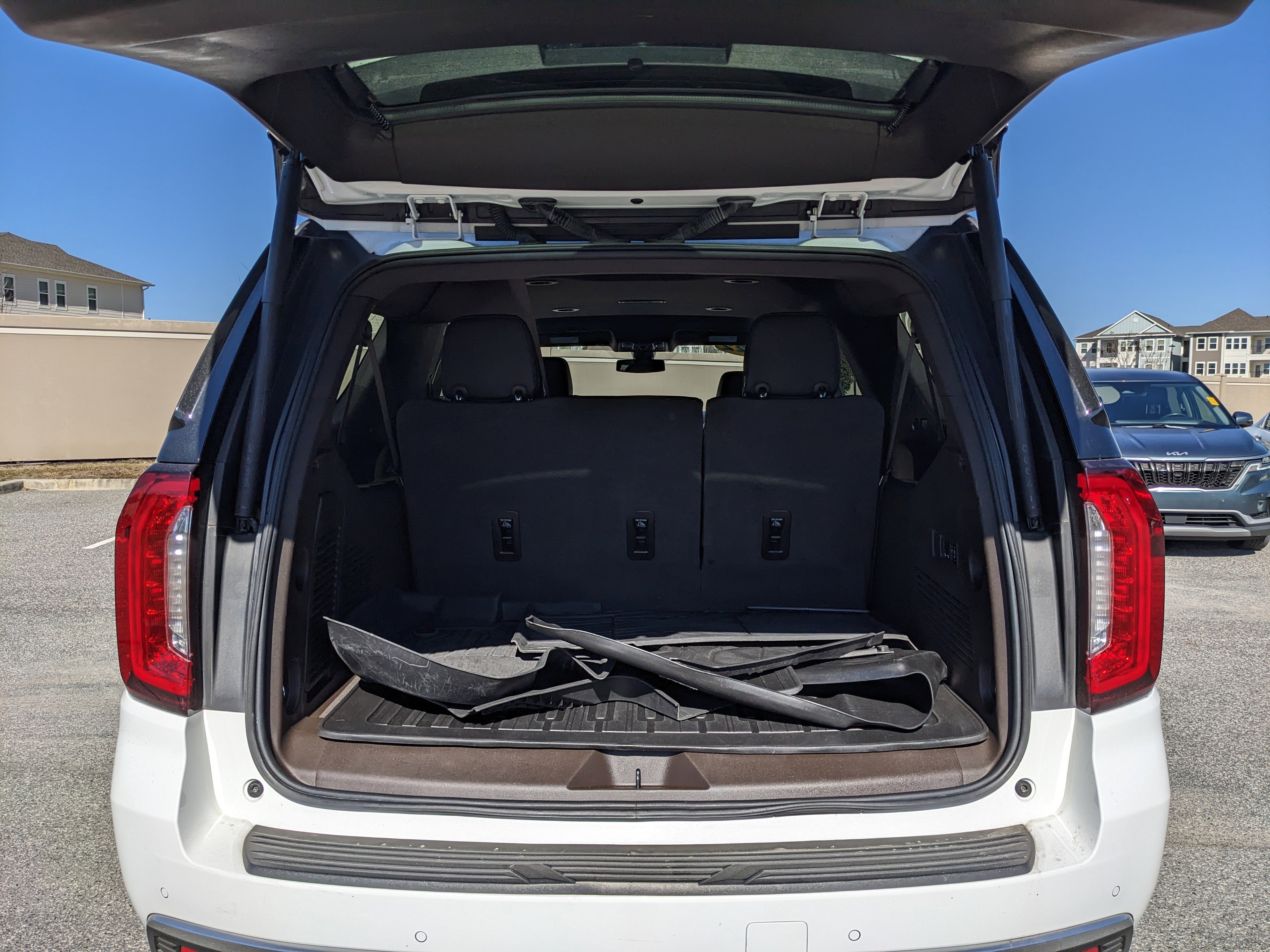 Used 2022 GMC Yukon XL Denali image 14