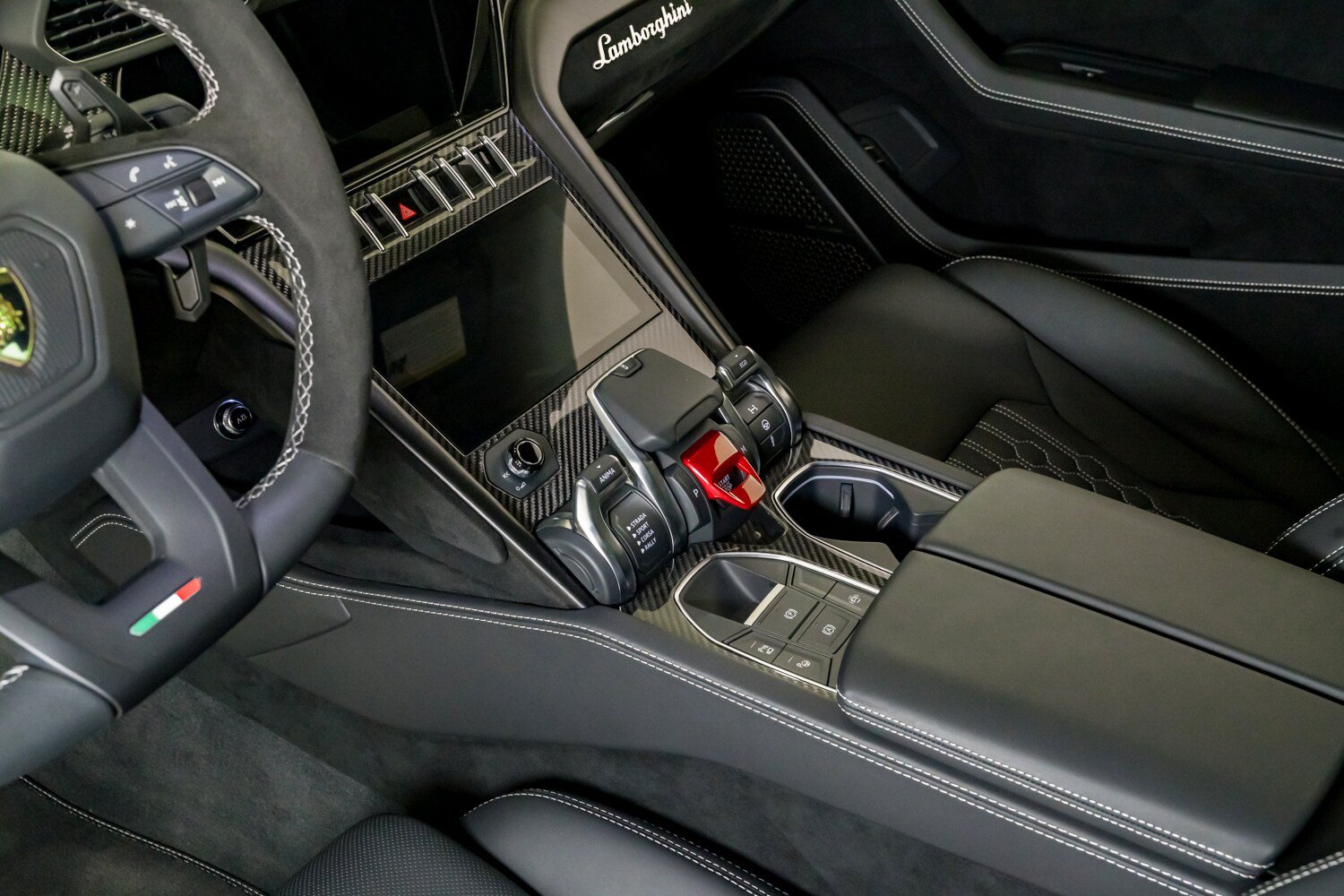 Used 2024 Lamborghini Urus Performante AWD/4WD image 21