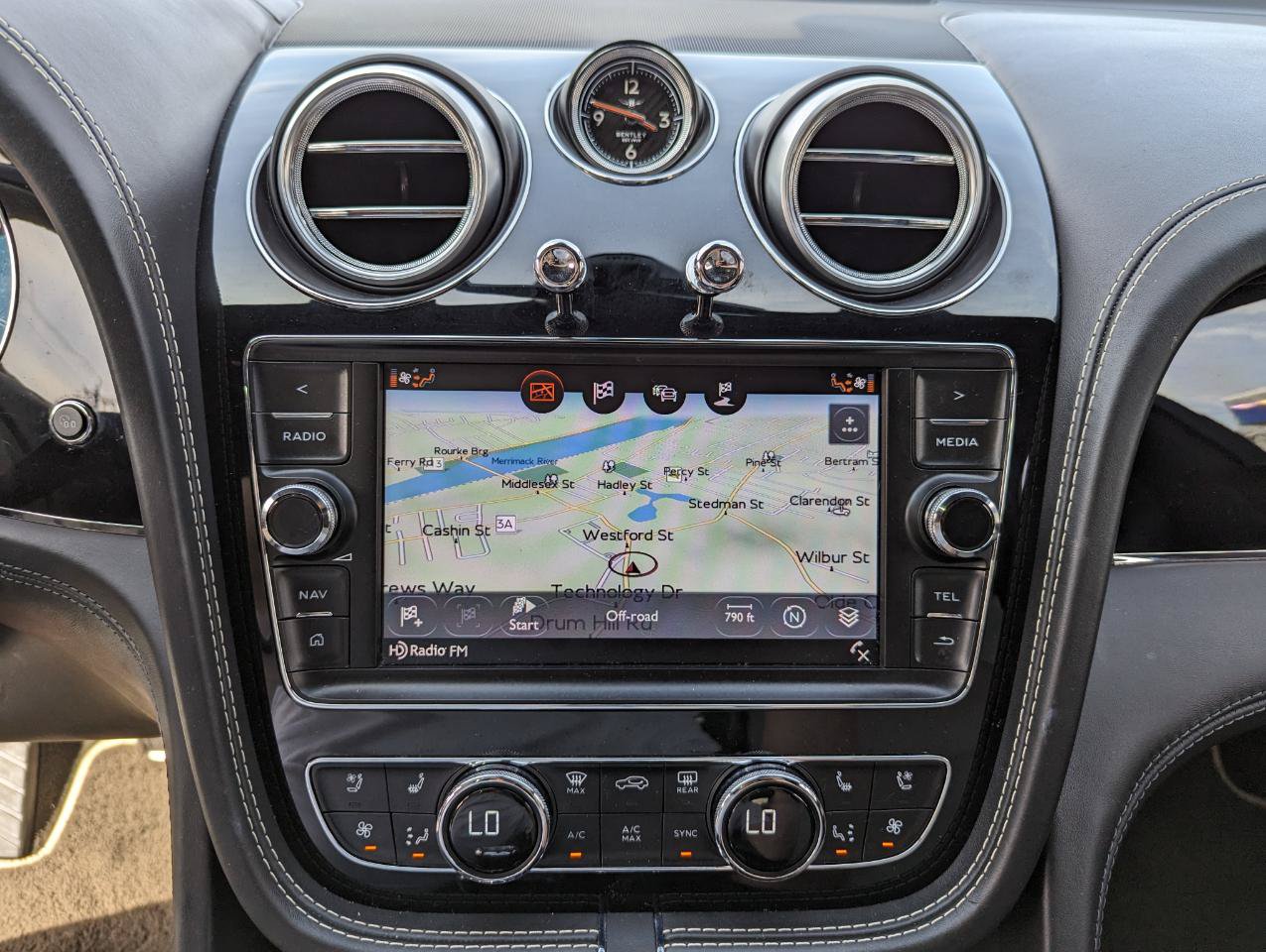 Used 2018 Bentley Bentayga Onyx Edition AWD/4WD image 21