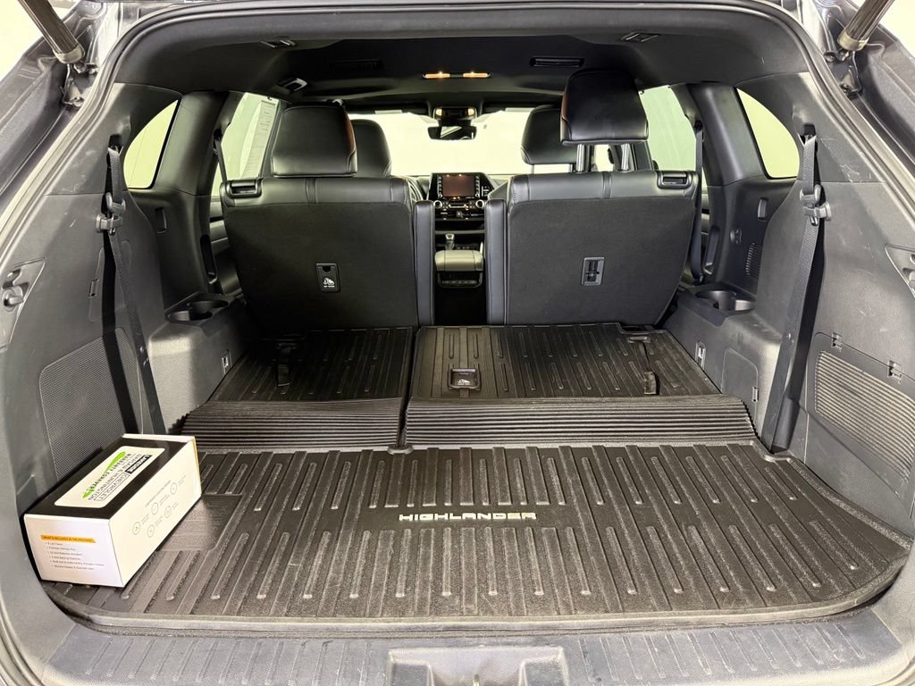 Used 2021 Toyota Highlander XSE AWD/4WD image 12