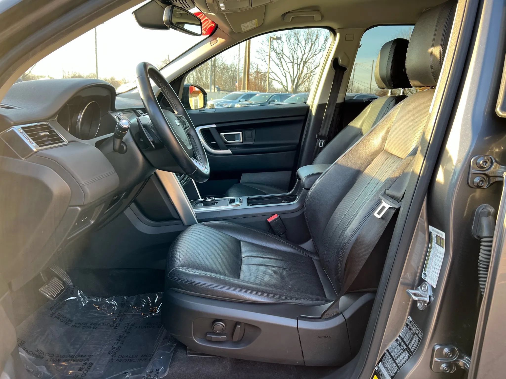 Used 2019 Land Rover Discovery Sport SE AWD/4WD image 19