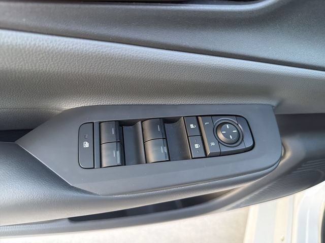 Certified 2025 Toyota Prius LE FWD image 10