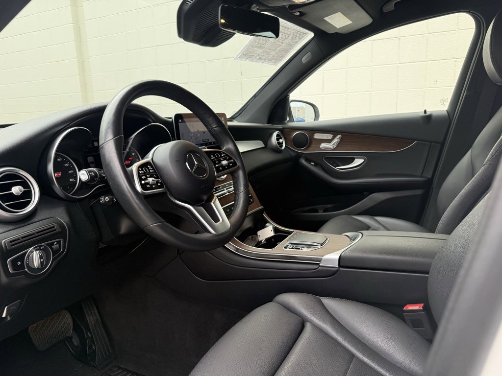 Used 2021 Mercedes-Benz GLC 300 4MATIC image 4