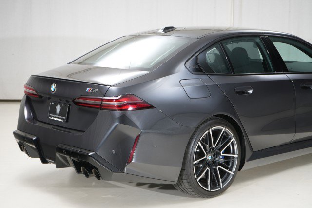 Used 2025 BMW M5 w/ Executive Package image 12