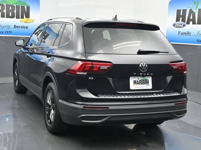Used 2023 Volkswagen Tiguan SE w/ Panoramic Sunroof Package FWD image 4