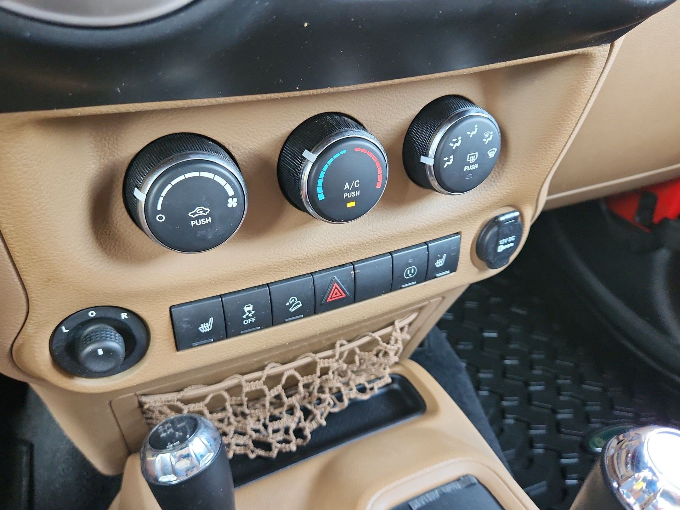 Used 2014 Jeep Wrangler Unlimited Rubicon w/ Max Tow Package AWD/4WD image 19