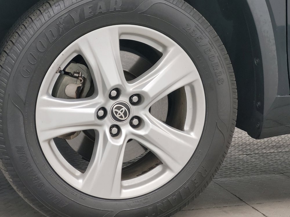 Used 2021 Toyota Highlander L FWD image 31