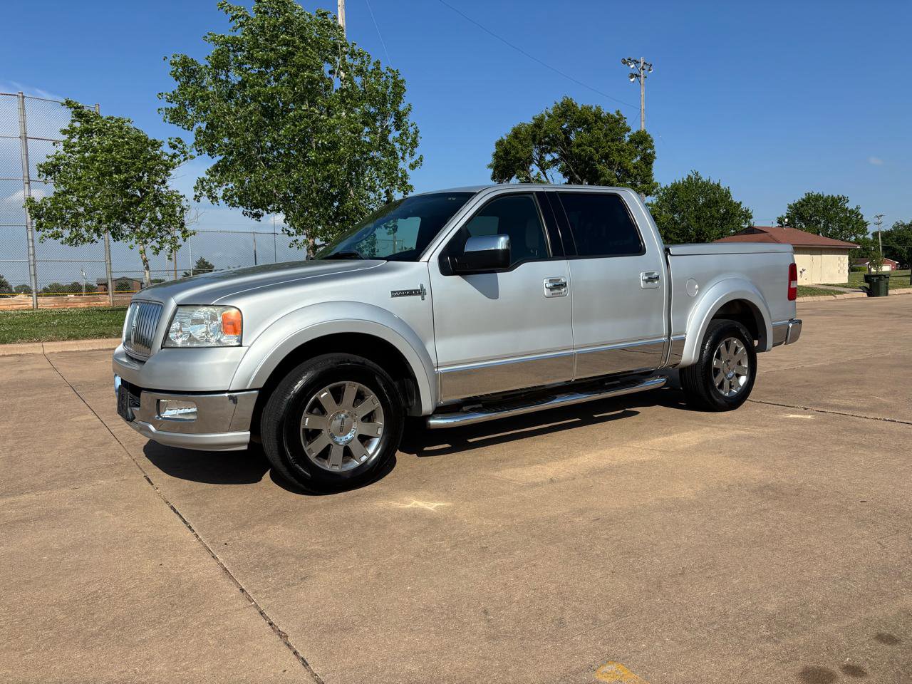 Used 2006 Lincoln Mark LT 2WD image 2