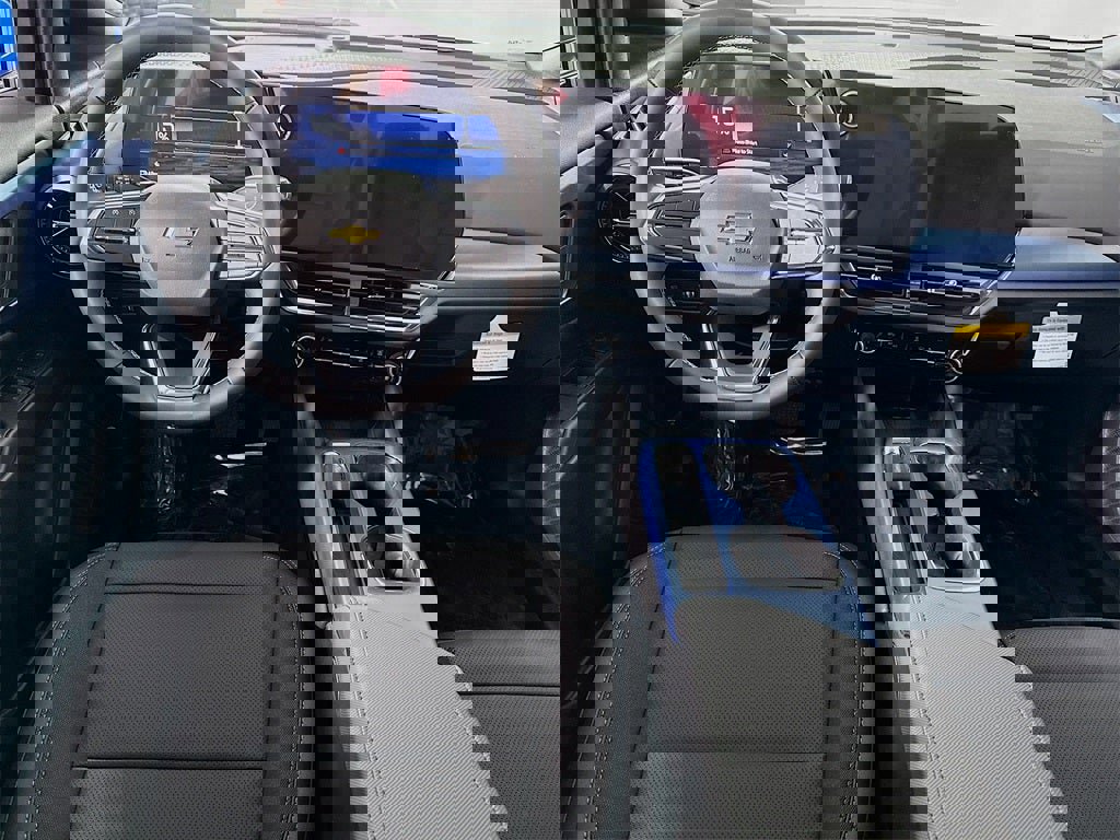 New 2026 Chevrolet Equinox EV LT image 2