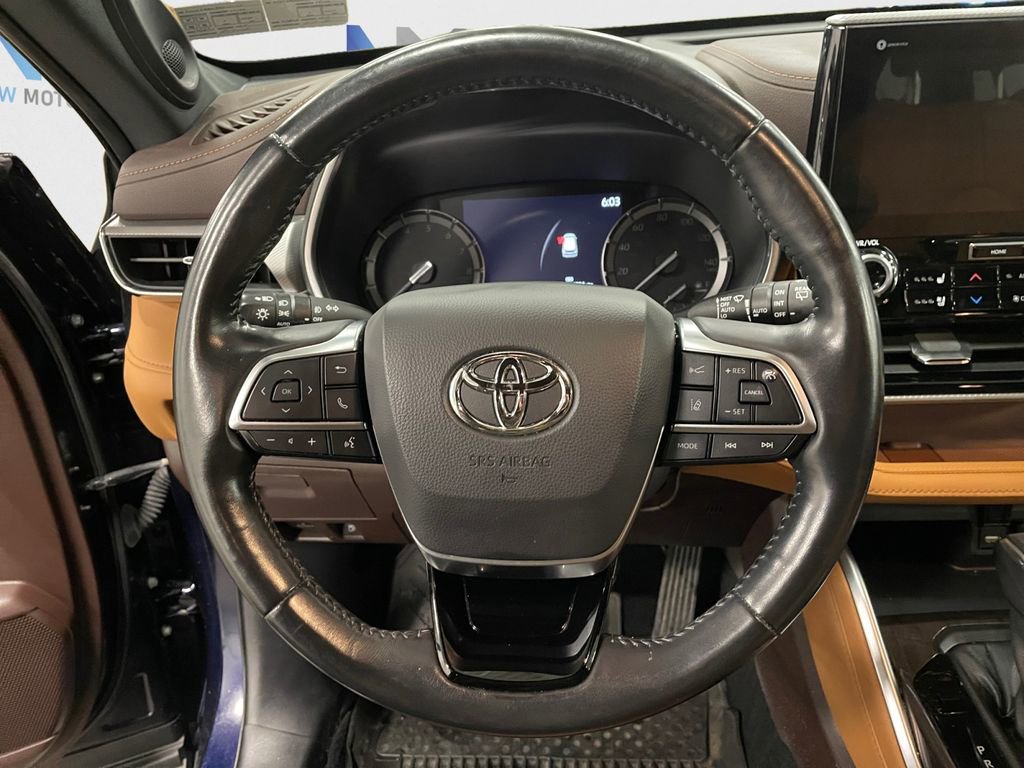 Used 2021 Toyota Highlander Platinum image 12