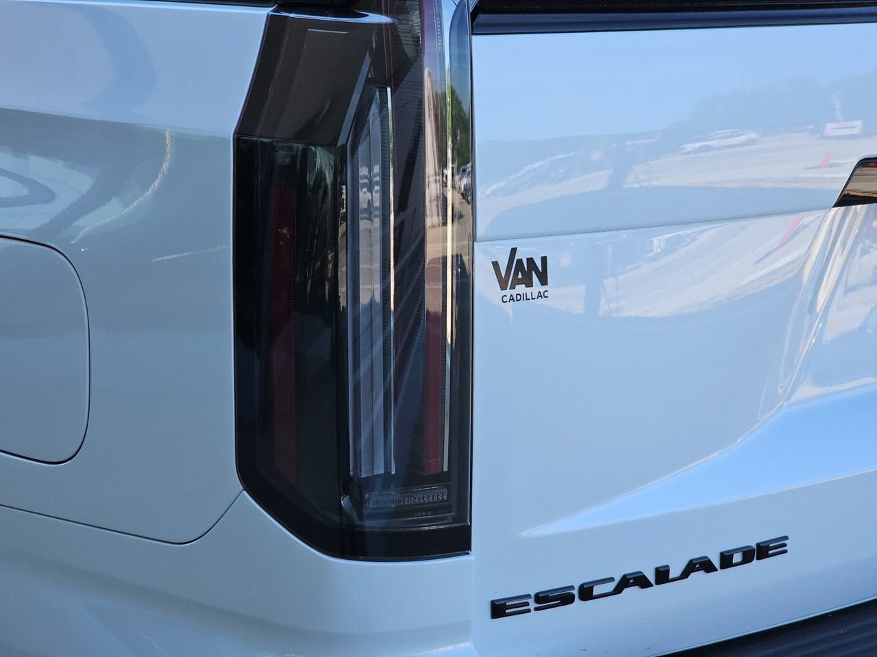 New 2026 Cadillac Escalade Platinum Sport w/ LPO, ONYX Package AWD/4WD image 37