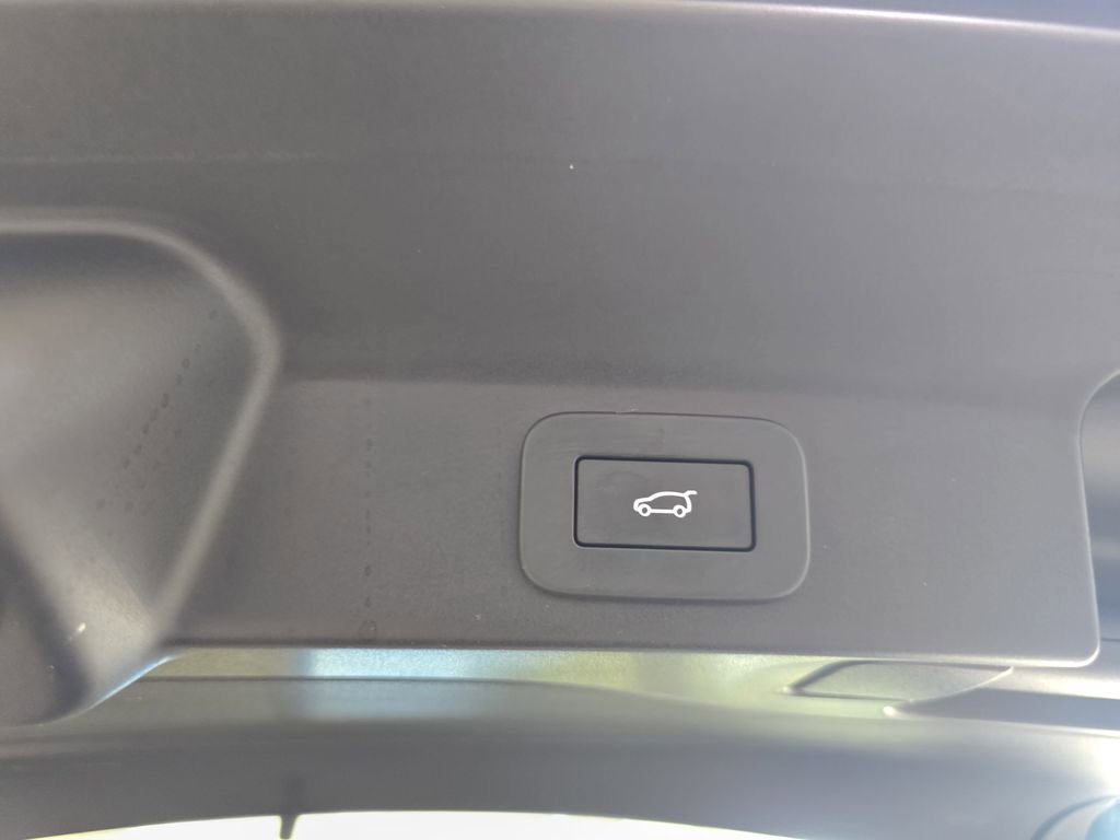 Used 2024 Jaguar F-PACE R-Dynamic S image 31