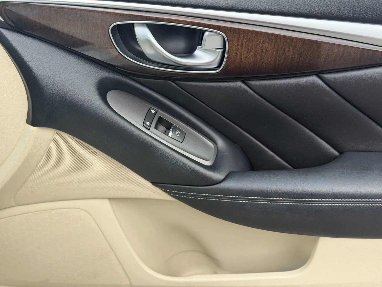 Used 2018 INFINITI Q50 Luxe w/ Essential Package (3.0T Luxe) image 10