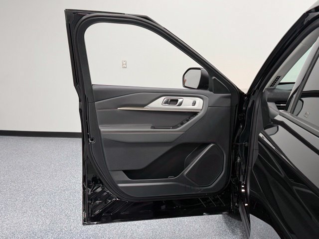 New 2026 Ford Explorer Active RWD image 9