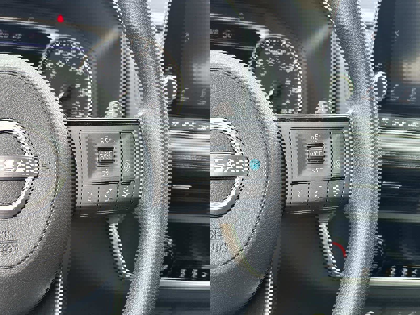 Used 2023 Nissan Rogue SV image 29