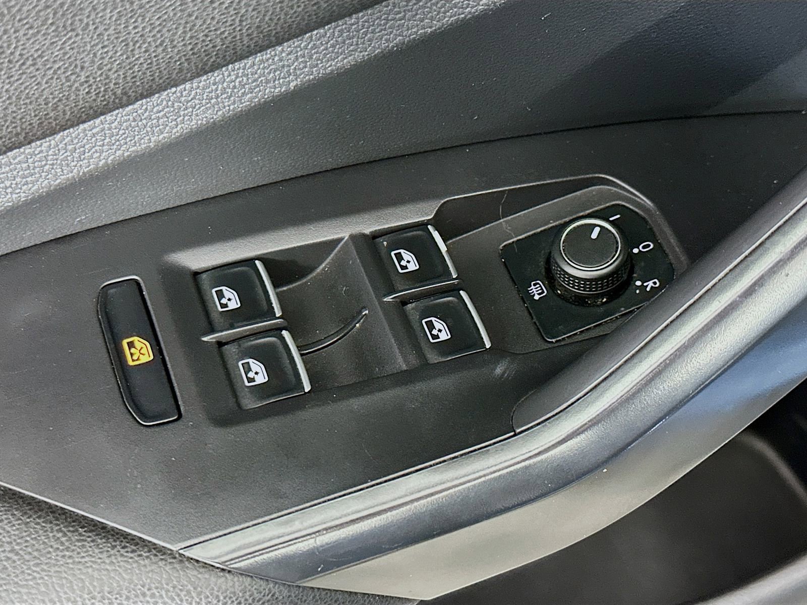 Used 2021 Volkswagen Jetta SE FWD image 17