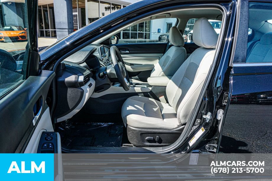 Used 2025 Nissan Altima 2.5 SV FWD image 18