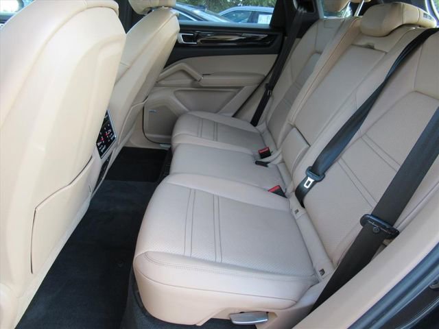 Used 2020 Porsche Cayenne image 29