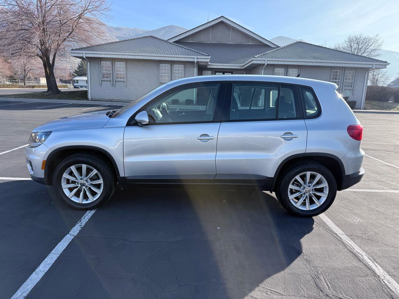 Used 2017 Volkswagen Tiguan Limited image 2