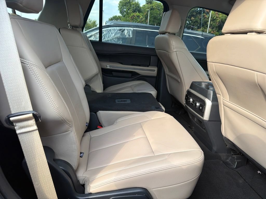 Used 2023 Ford Expedition XLT AWD/4WD image 11