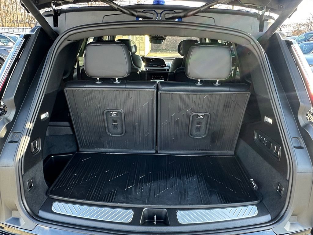 Used 2026 Cadillac Vistiq Sport w/ LPO, Floor Liner Package image 32