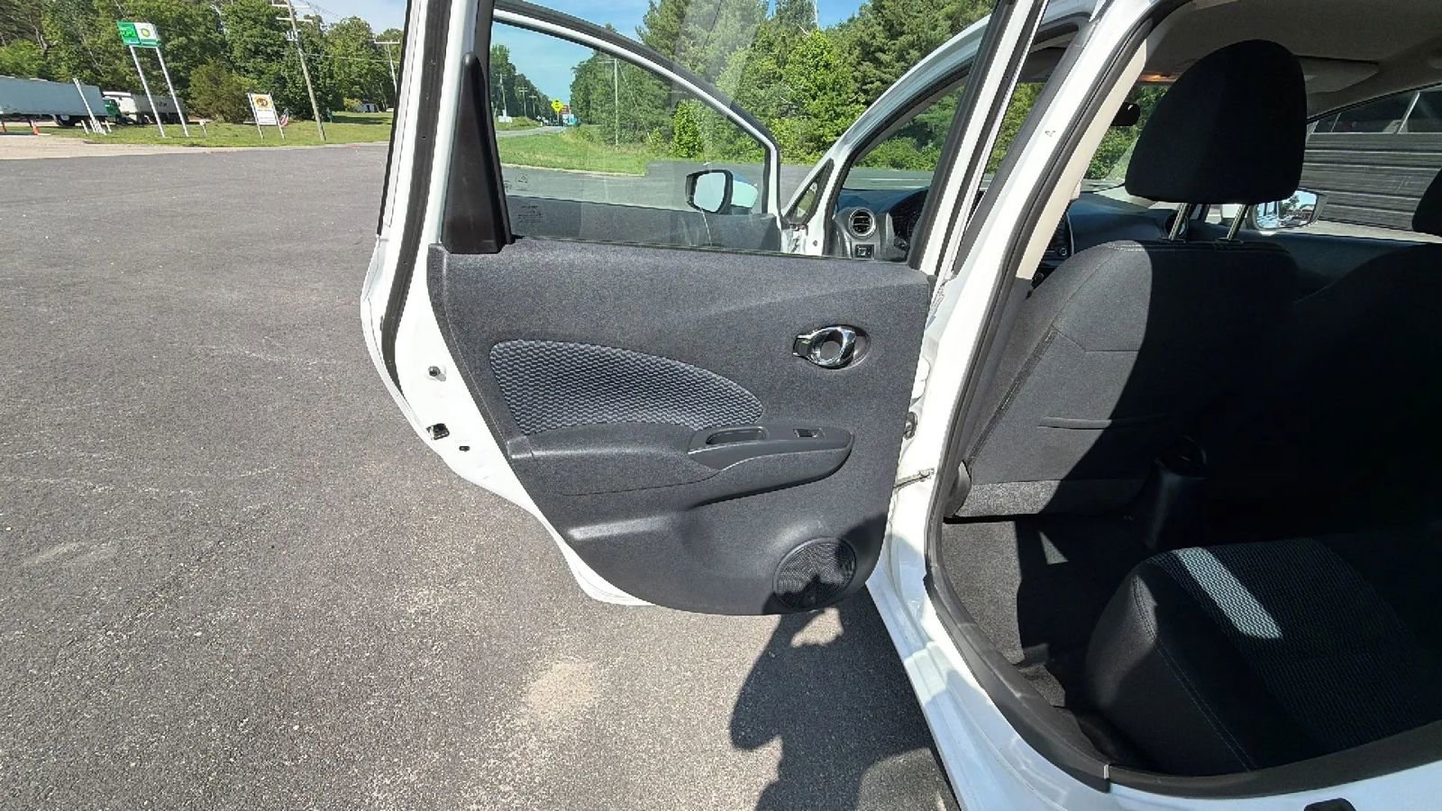 Used 2015 Nissan Versa Note SV FWD image 32