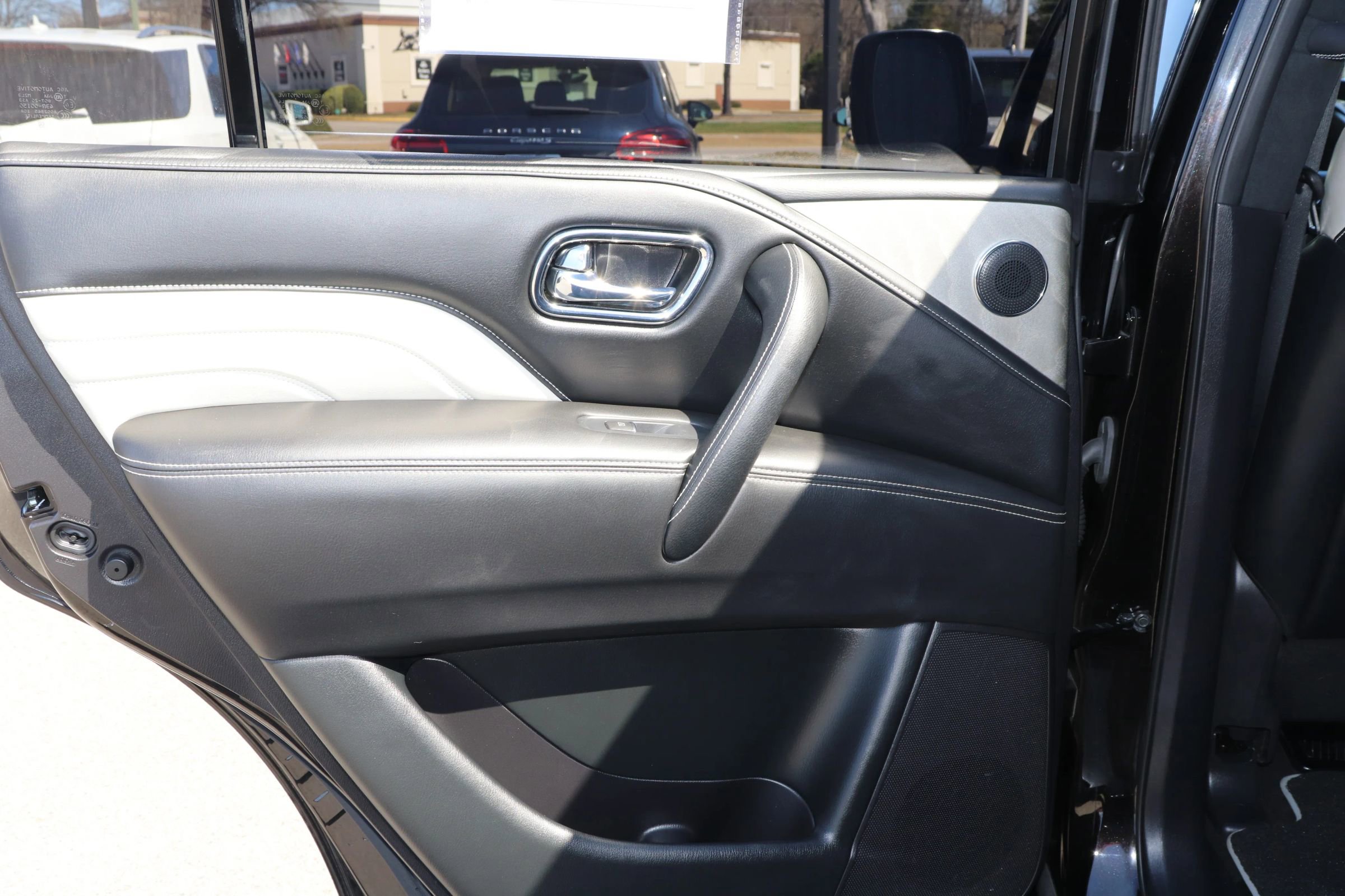 Used 2019 INFINITI QX80 Limited w/ All-Season Package image 14