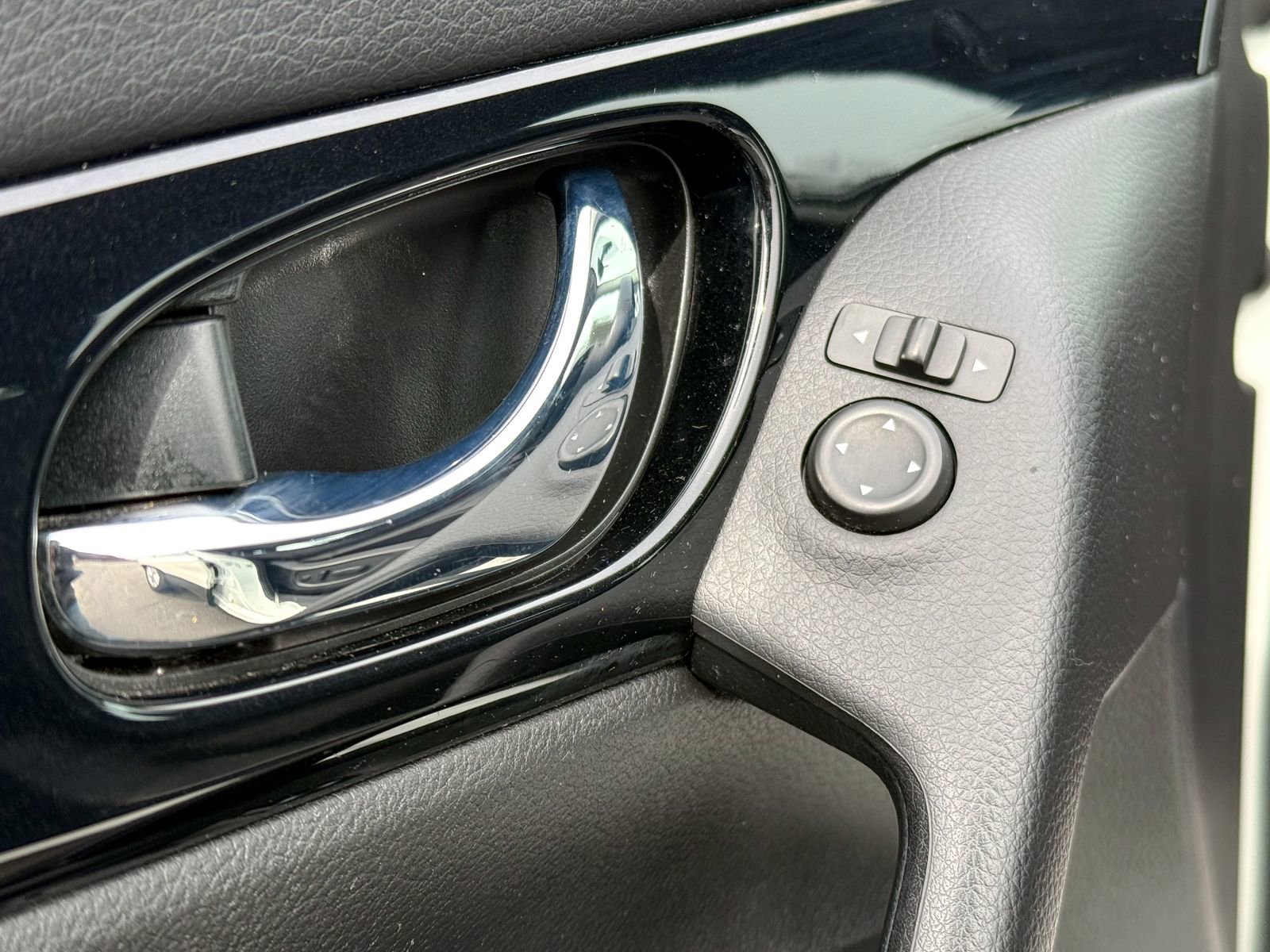 Used 2017 Nissan Rogue Sport SV w/ SV All-Weather Package image 19