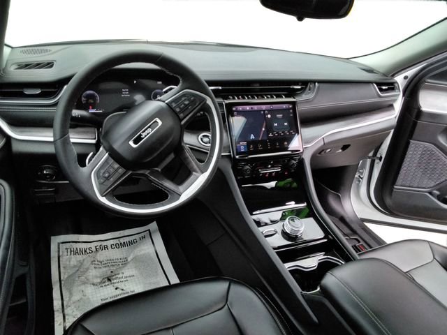 Used 2023 Jeep Grand Cherokee L Limited w/ Black Appearance Package AWD/4WD image 32