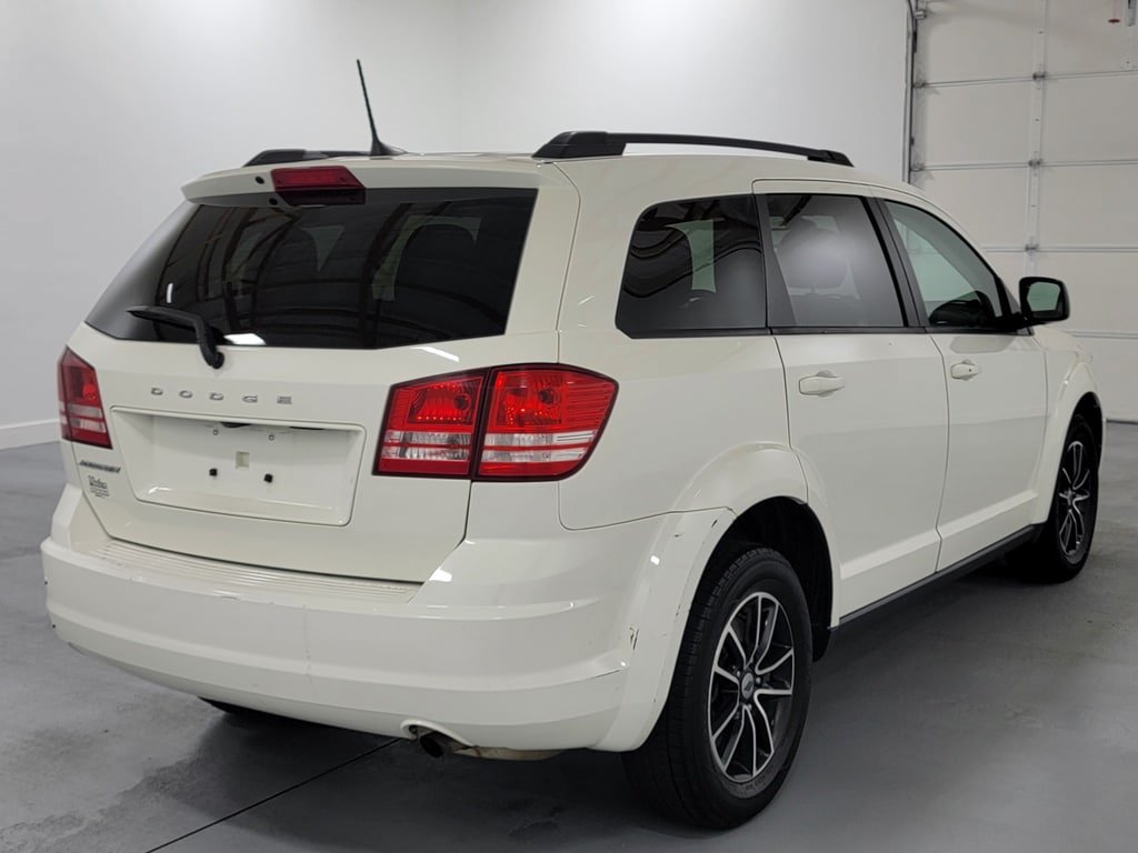 Used 2018 Dodge Journey SE w/ Connectivity Group FWD image 9