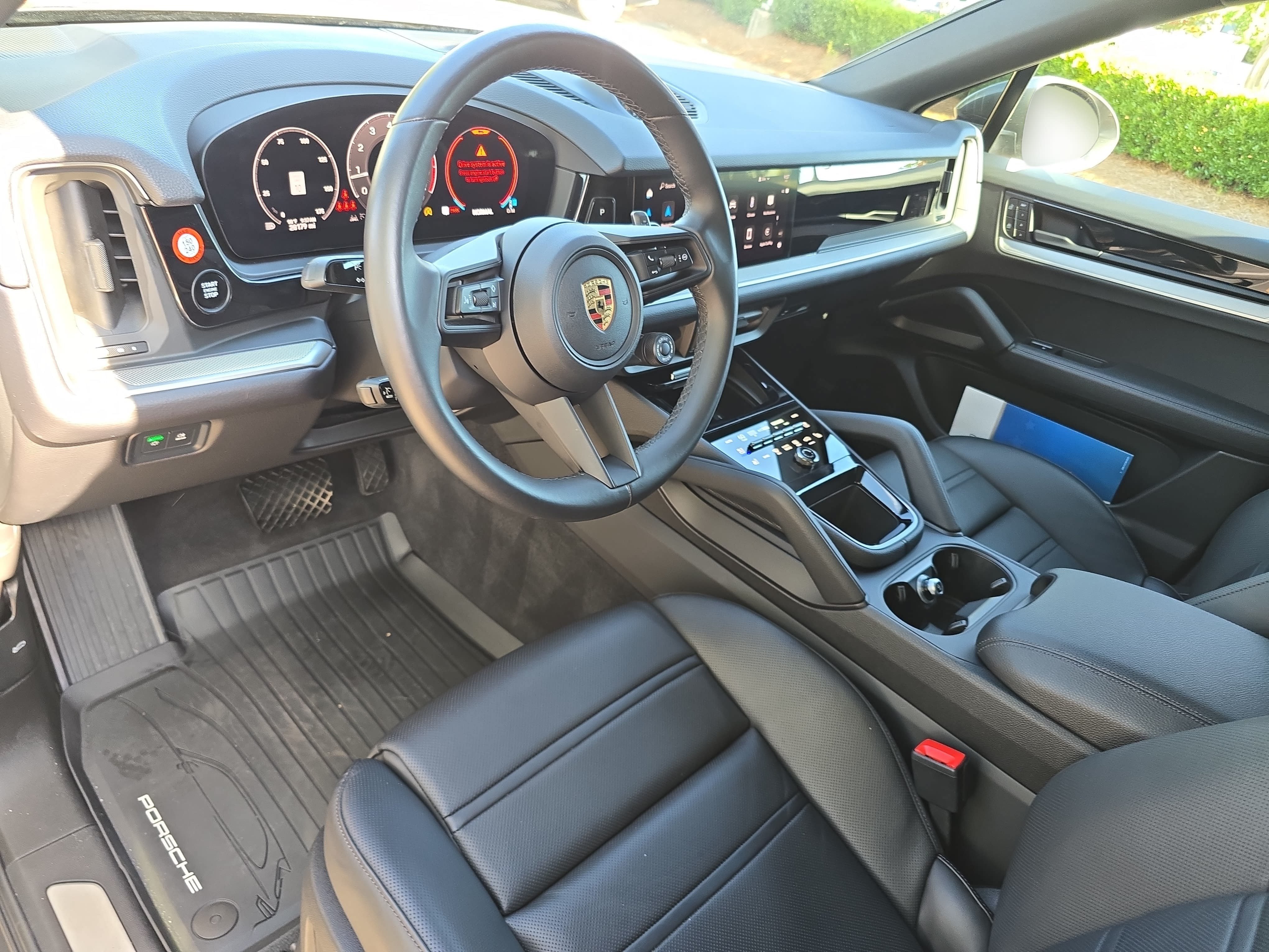 Used 2024 Porsche Cayenne Coupe AWD/4WD image 16