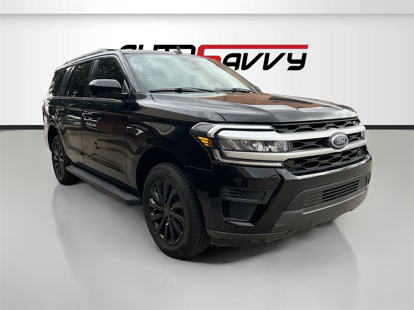 Used 2024 Ford Expedition XLT image 1