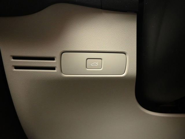 Used 2024 Volvo XC40 B5 Plus w/ Protection Package Premier image 28