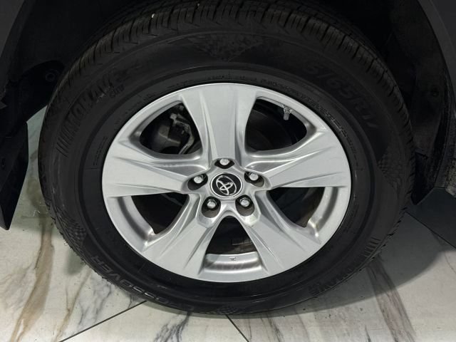 Used 2019 Toyota RAV4 XLE w/ Convenience Package FWD image 32