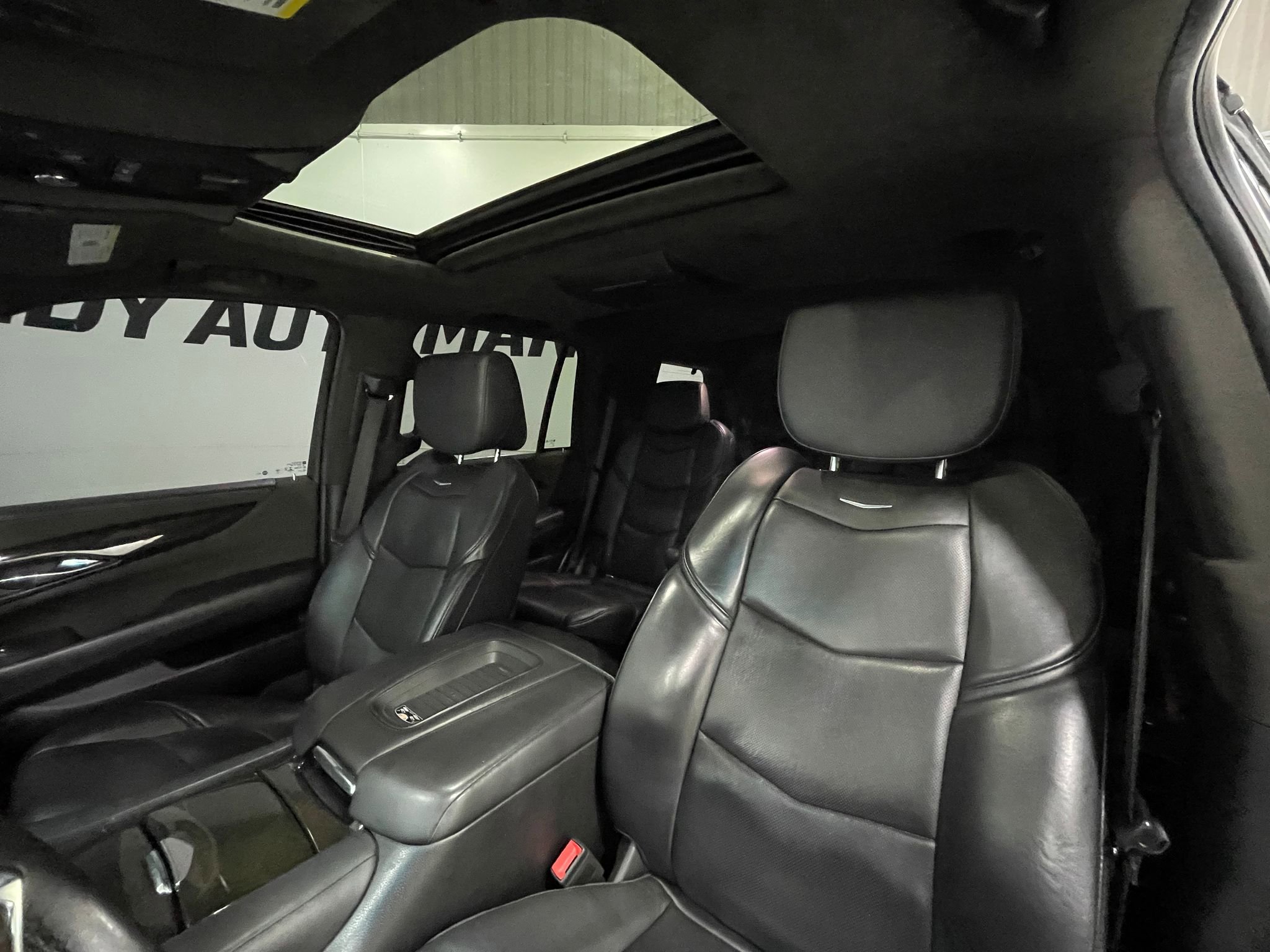 Used 2018 Cadillac Escalade Platinum AWD/4WD image 14
