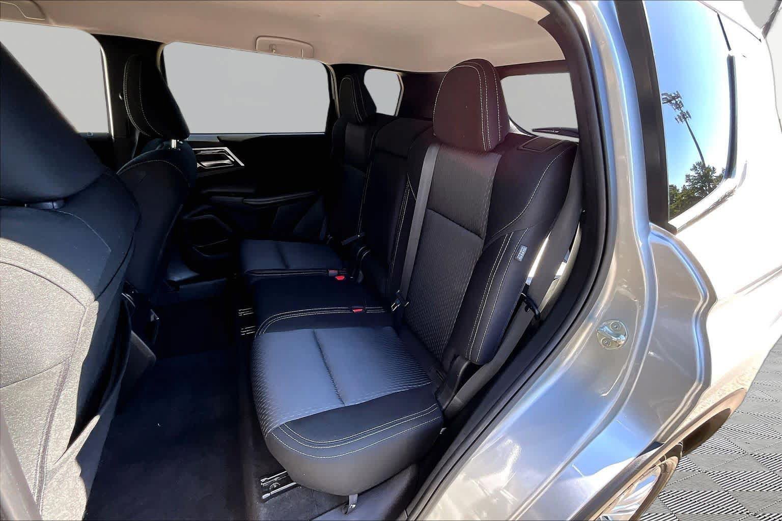Used 2024 Mitsubishi Outlander ES FWD image 21