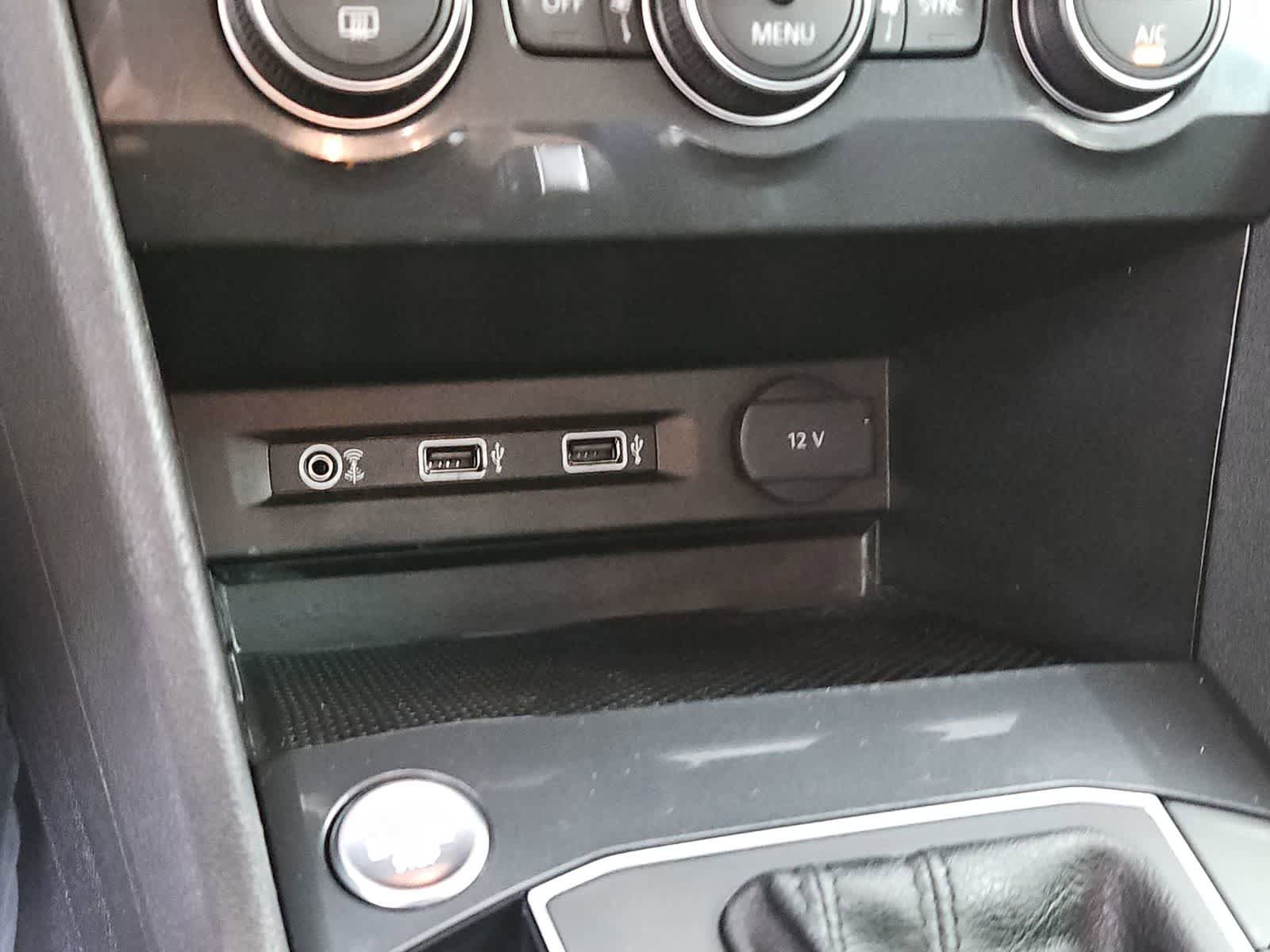 Used 2018 Volkswagen Tiguan SE image 30