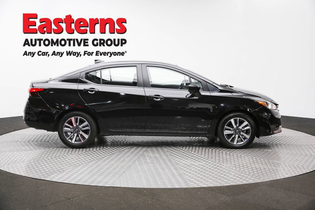 Used 2023 Nissan Versa SV image 4