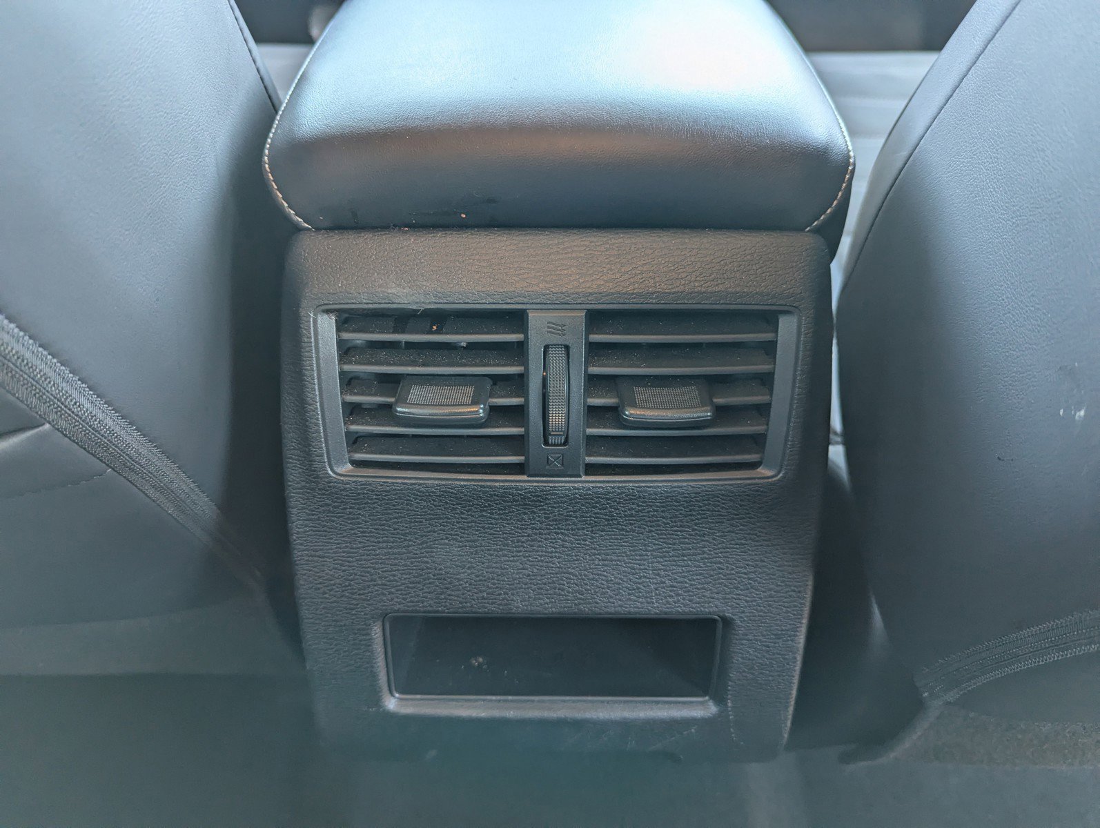 Used 2024 Mitsubishi Outlander SE image 15