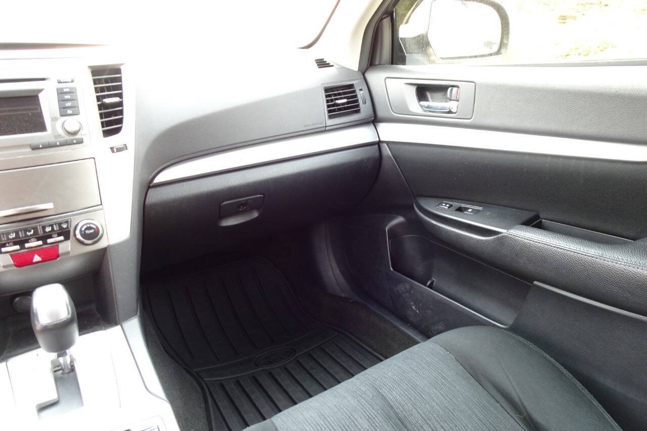 Used 2014 Subaru Outback 2.5i Premium w/ Accessory Value Package (OYX) AWD/4WD image 17