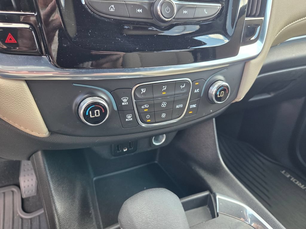 Used 2023 Chevrolet Traverse LS FWD image 24