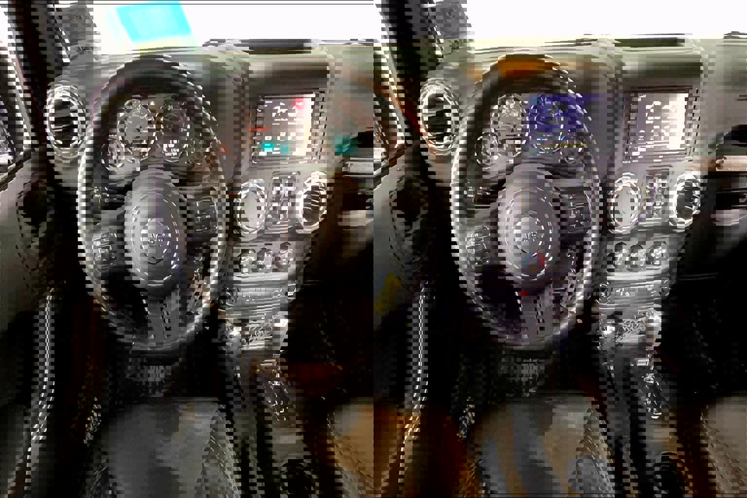 Used 2017 Jeep Wrangler Unlimited Sahara w/ Connectivity Group image 5