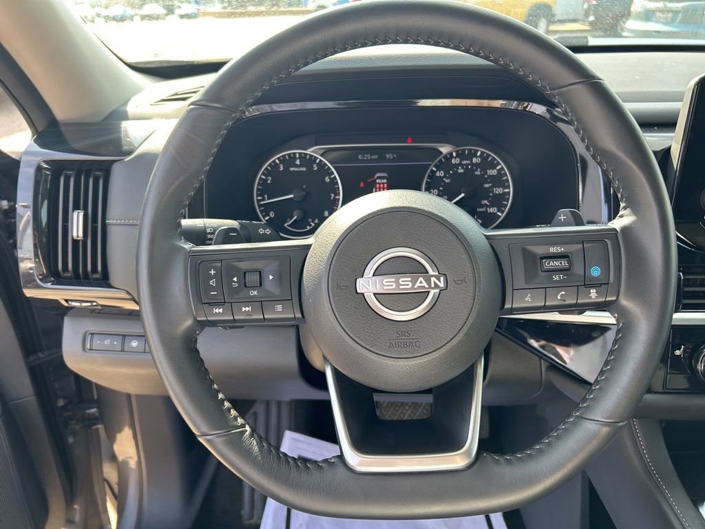 Used 2025 Nissan Pathfinder SV FWD image 19