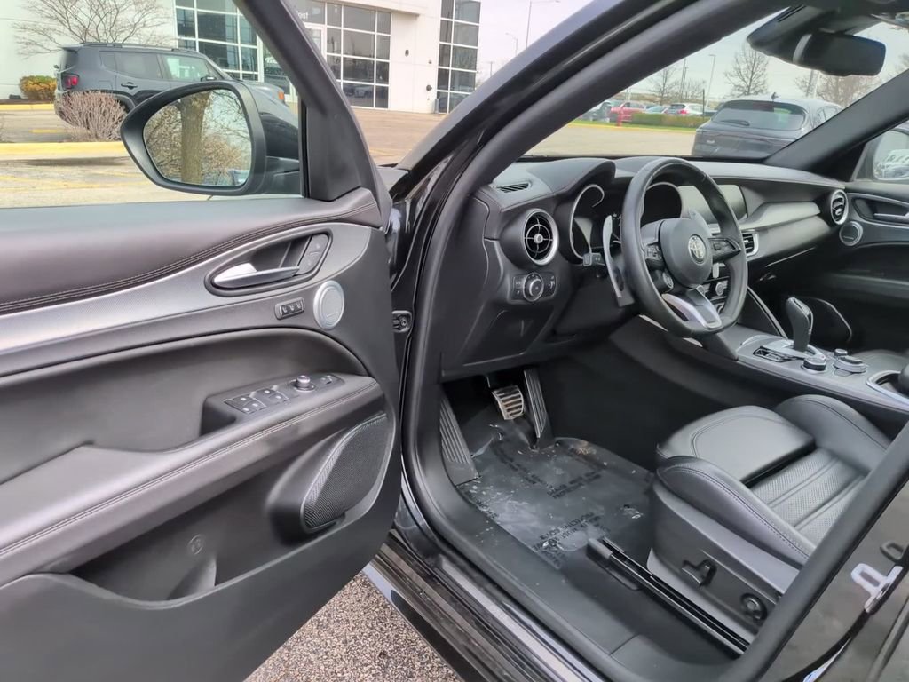 Used 2023 Alfa Romeo Stelvio Veloce image 18