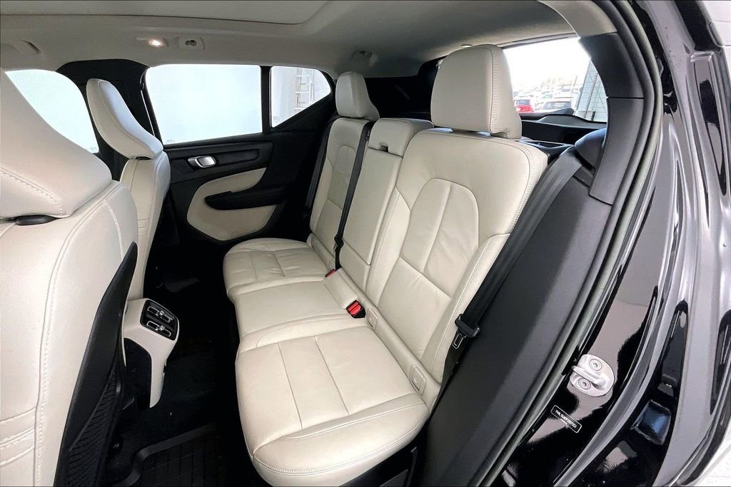 Used 2023 Volvo XC40 B5 Plus w/ Protection Package Premier image 35