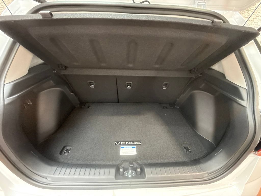 New 2026 Hyundai Venue SEL FWD image 9