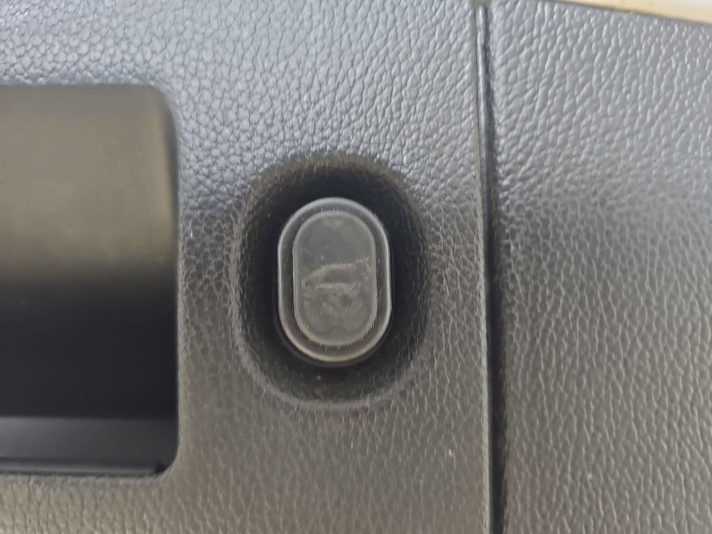Certified 2018 Cadillac Escalade ESV Luxury AWD/4WD image 18