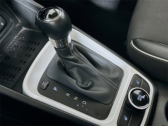 Used 2023 Hyundai Venue Limited image 18