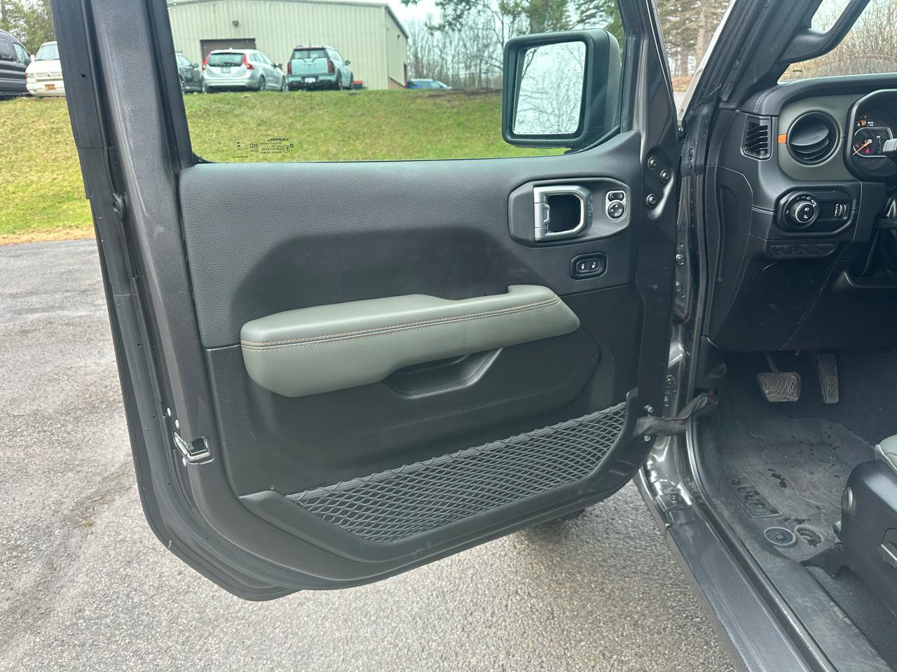 Used 2024 Jeep Gladiator Mojave image 11